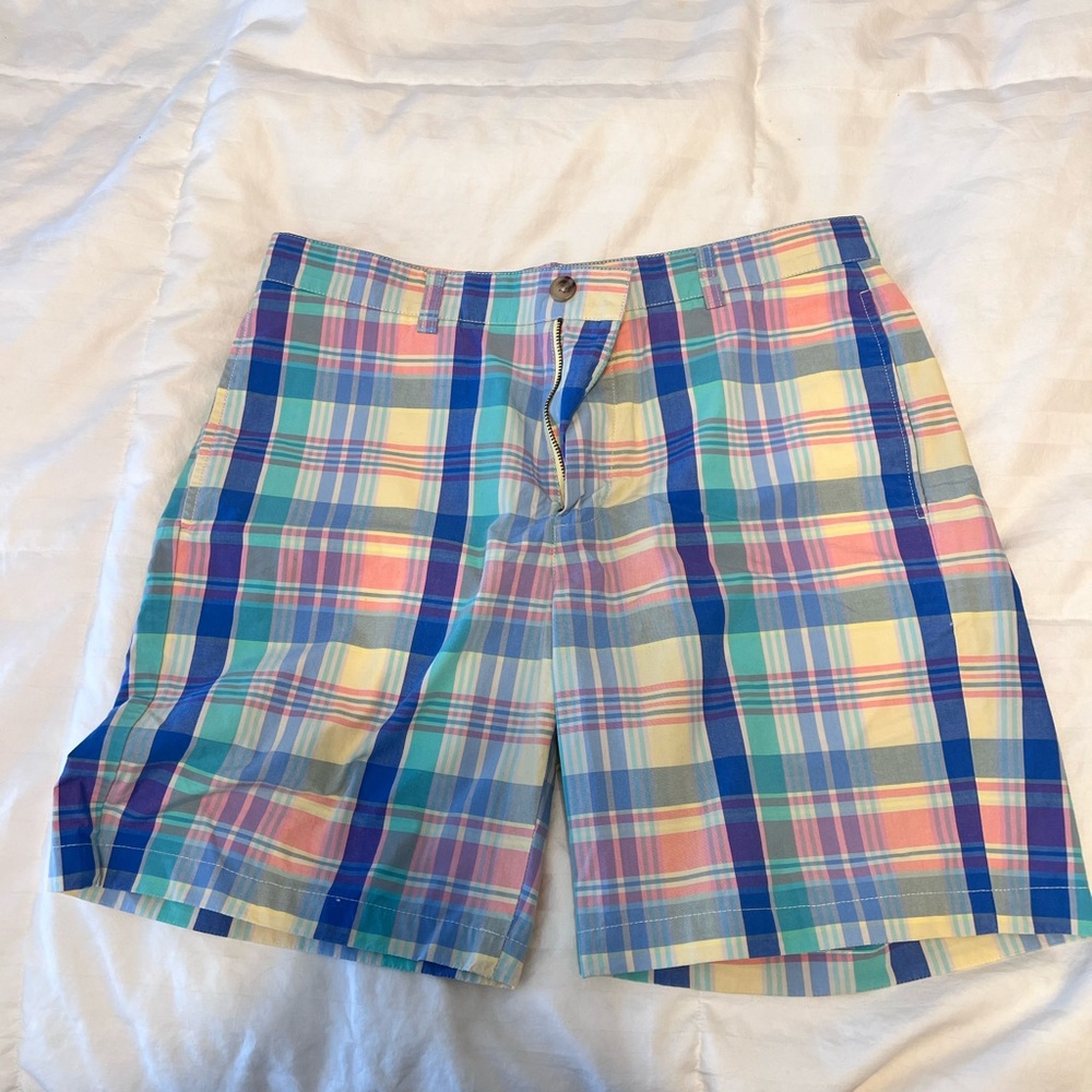 Plaid Vineyard Vines Khaki shorts (32W)